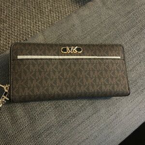 Michael kors wallet